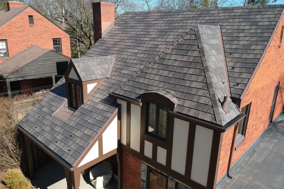 roof with grey shingles